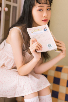 校花张开腿疯狂娇吟